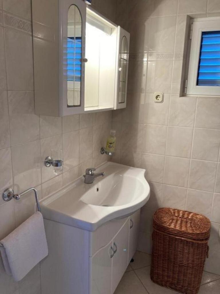 Apartments By The Sea Milna, Vis - 8896 Стая снимка